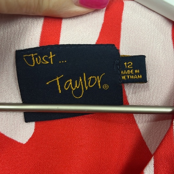 Just Taylor Womens Dress 12 Red White Fit & Flare Sleeveless Zip Back Pleats EUC - Picture 2 of 15